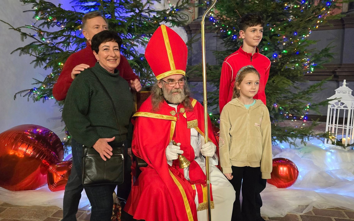 Na złotostockim rynku zapachniało świętami. Jarmark przyciągnął mieszkańców