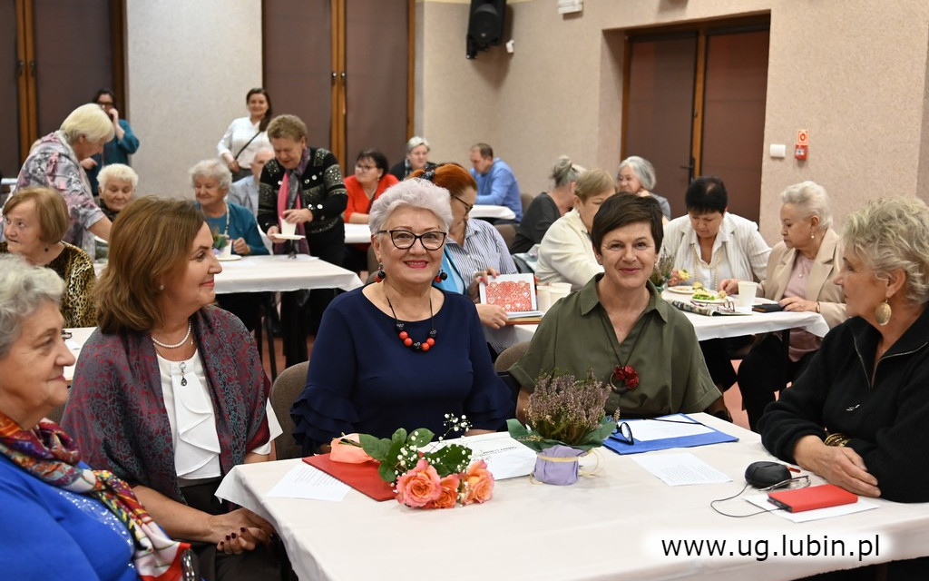 Ludzie mnóstwa talentów. Seniorzy podzielili się swoją poezją!