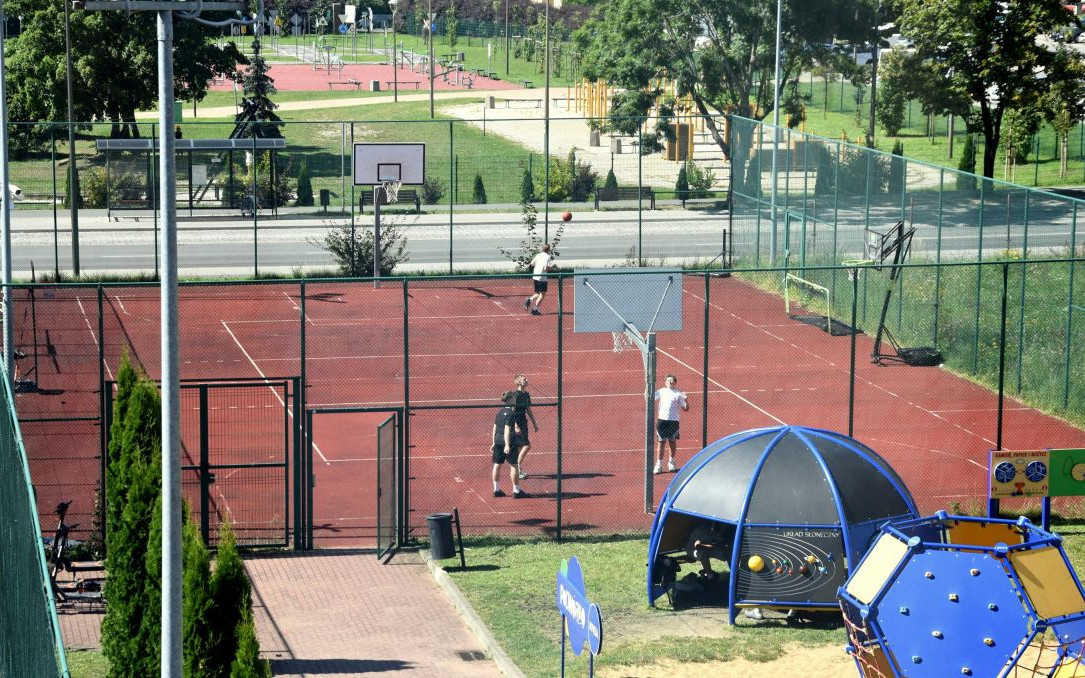 Kasa dla Dzierżoniowa na remont kolejnego orlika
