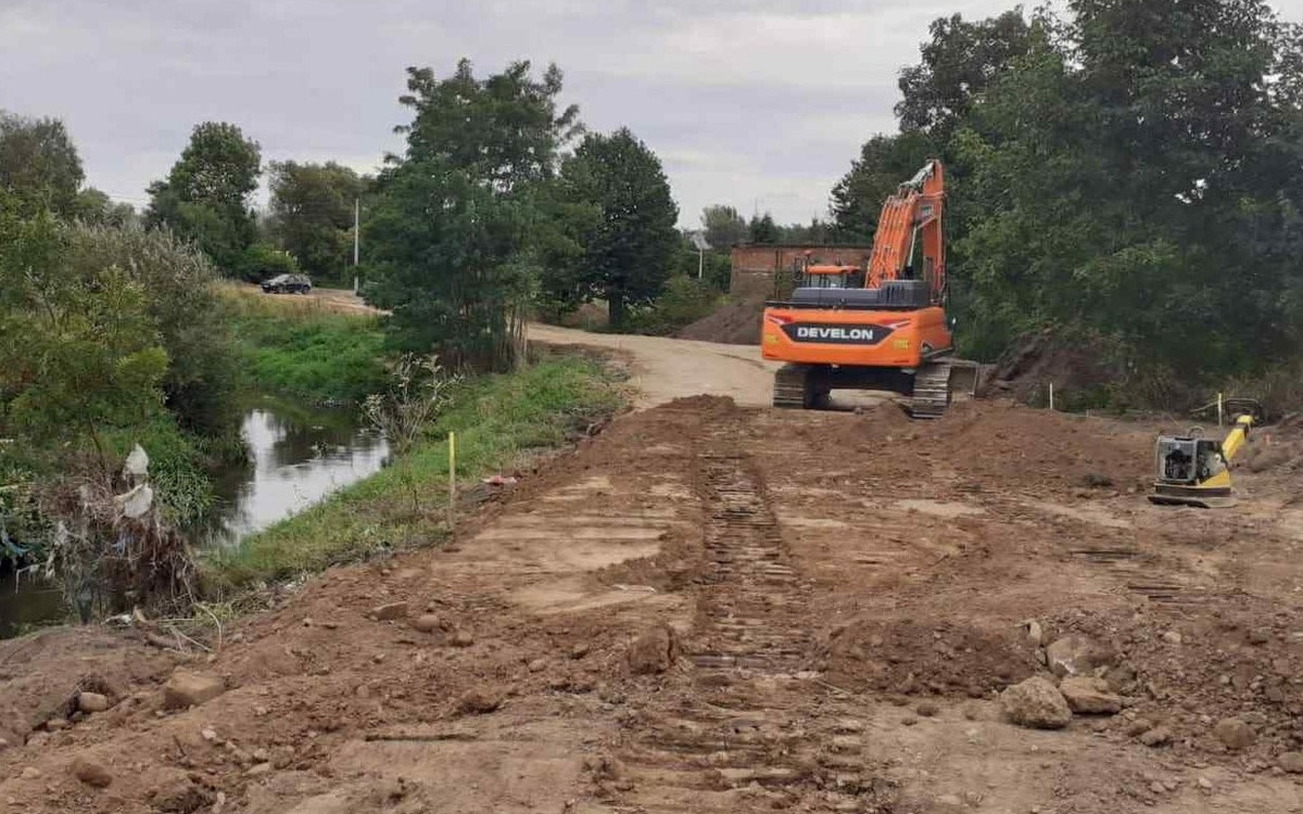 Zabezpieczają mieszkańców przed wielką wodą. Ruszyła budowa wału