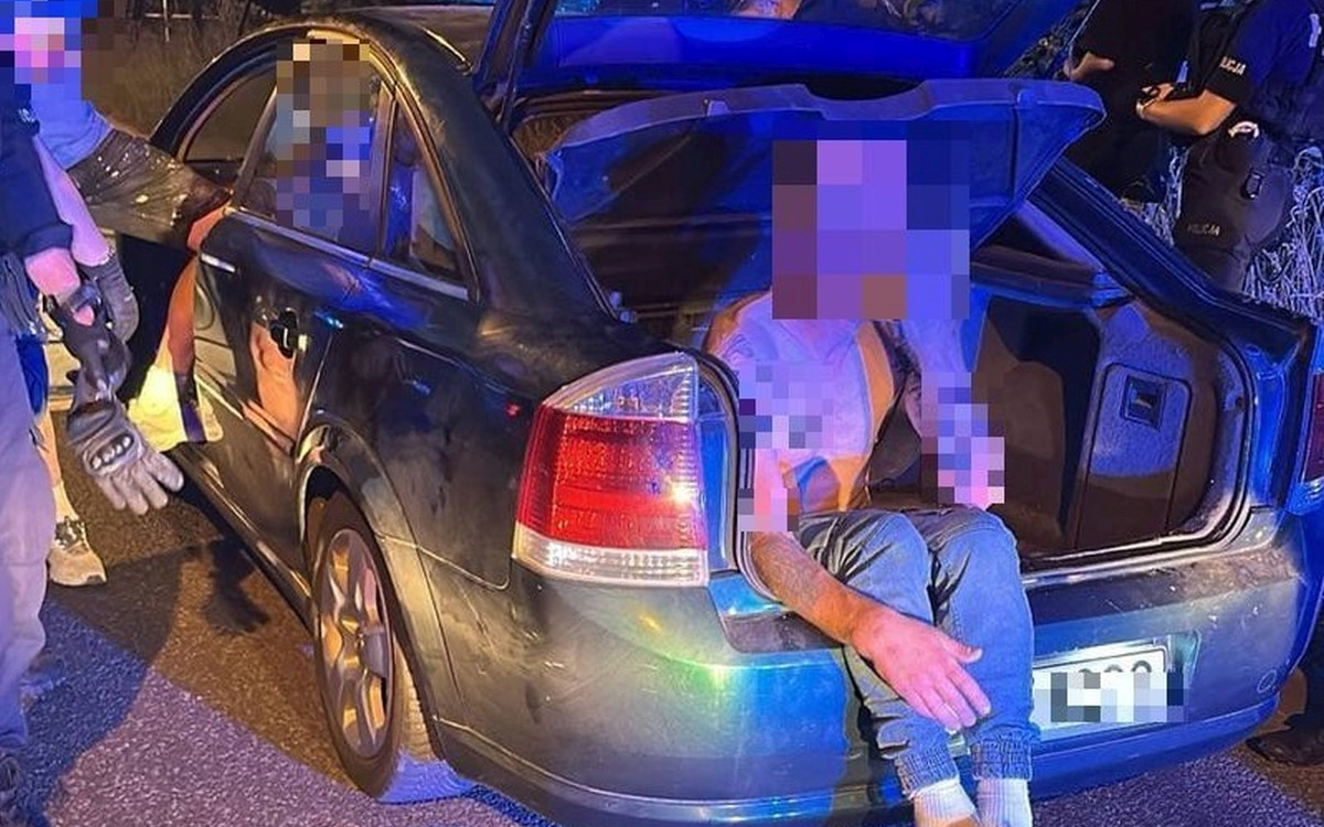 Uciekał przed policją. W aucie miał narkotyki i 45-latka zamkniętego w bagażniku