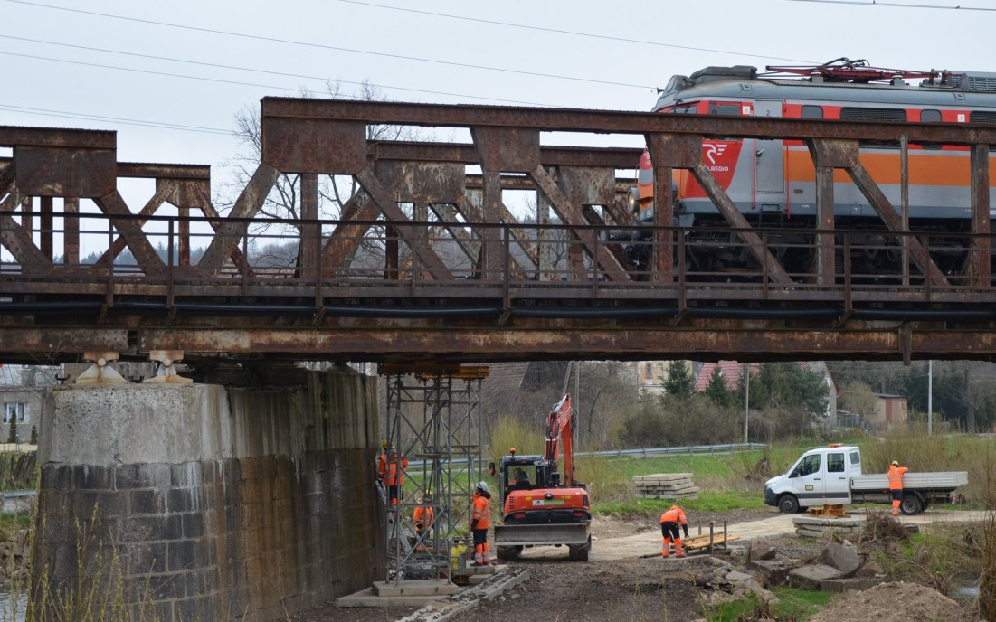 Remont mostów na Bobrem trwa. Niebawem ruszą kolejne