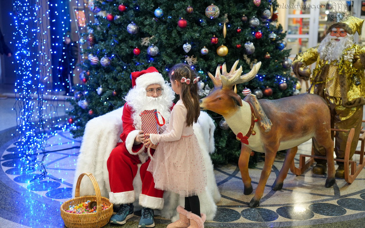 Mikołaj zawitał do Bolesławca! Magiczne spotkanie w BOK–MCC