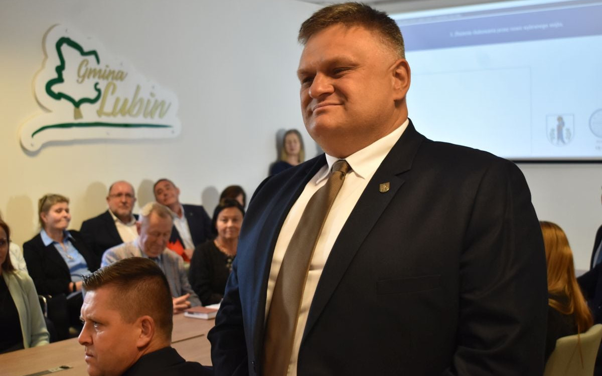Nowy wójt gminy Lubin złożył ślubowanie i oficjalnie rozpoczął pracę