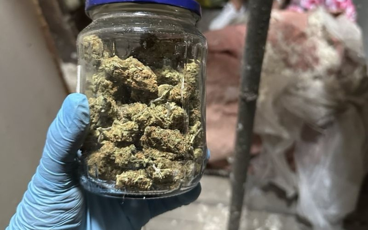 Przeszukali dom i znaleźli kilogramy narkotyków i papierosy bez akcyzy