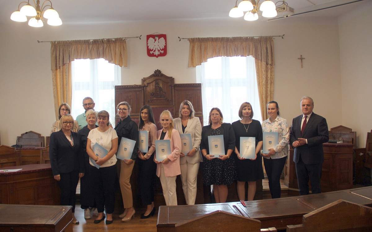 Nauczycielki odebrały awanse z rąk burmistrza