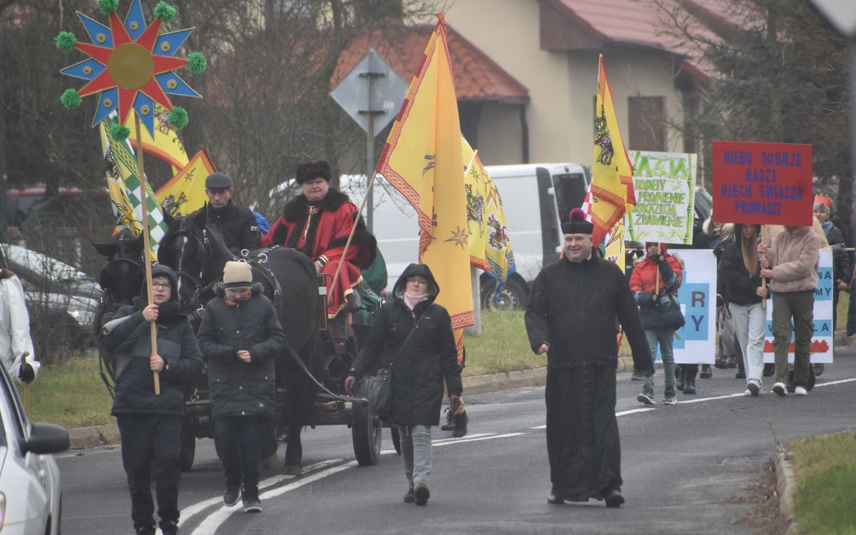 Uroczysta msza i orszak do rynku. Święto Trzech Króli w Polkowicach