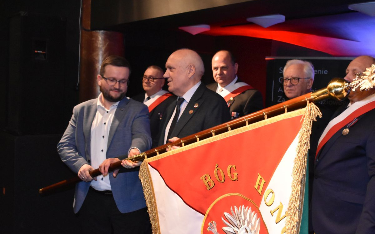 Krzyż Kawalerski, Medal „Pro Patria” dla byłych działaczy Solidarności