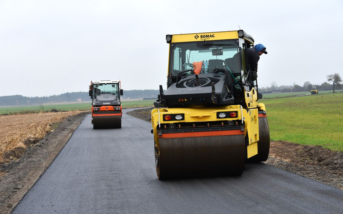 Prace przy remoncie drogi Kotla – Chociemyśl zgodnie z planem