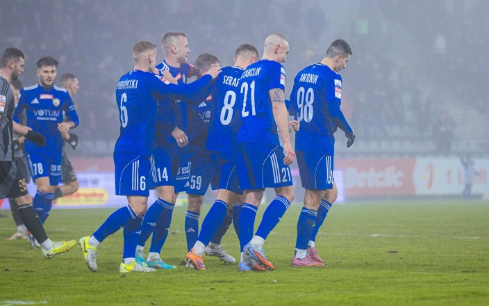 Podział punktów w Legnicy. Trener Miedzi z czerwoną kartką