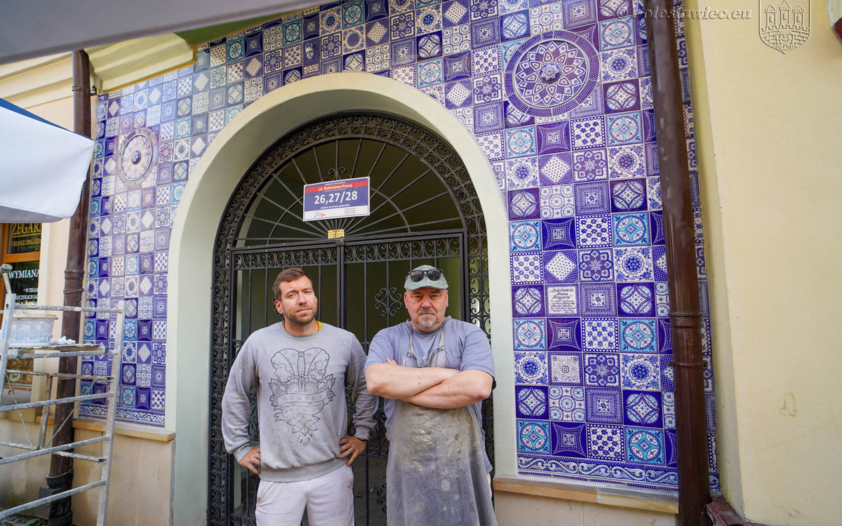 Ceramiczna mozaika w przestrzeni miejskiej Bolesławca