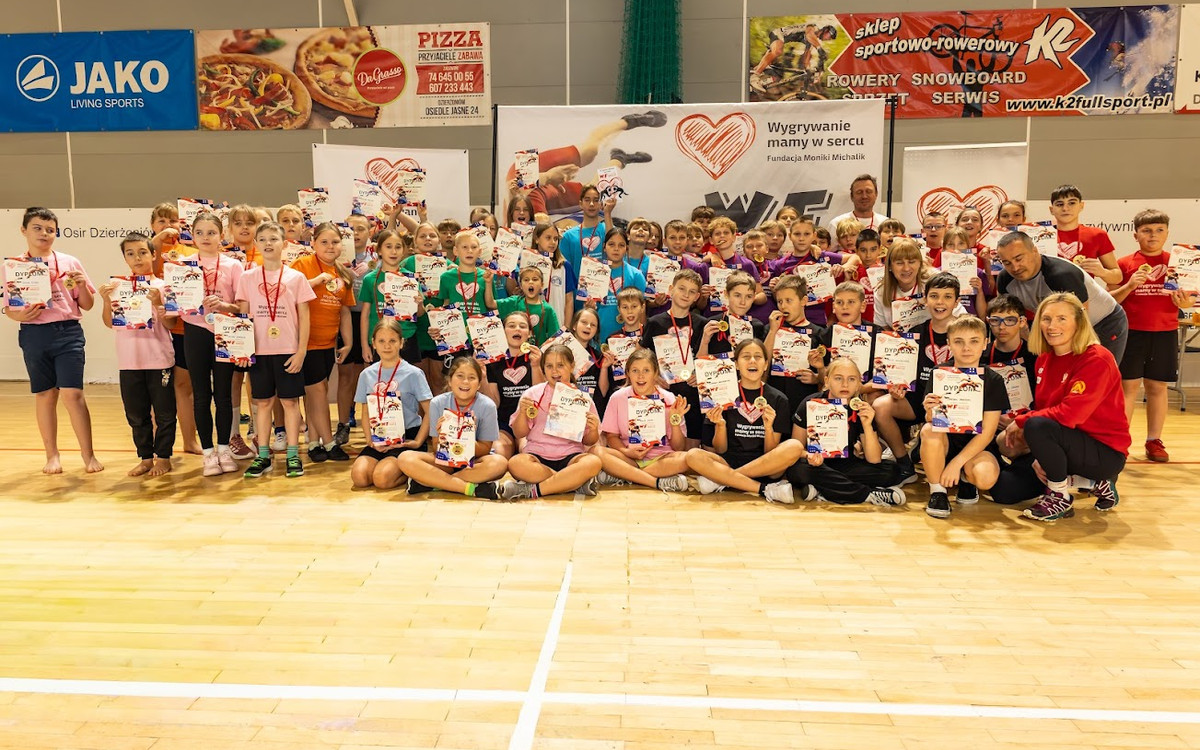 Energia i rywalizacja w Dzierżoniowie. Zajęcia z zapasów dla szkół podstawowych