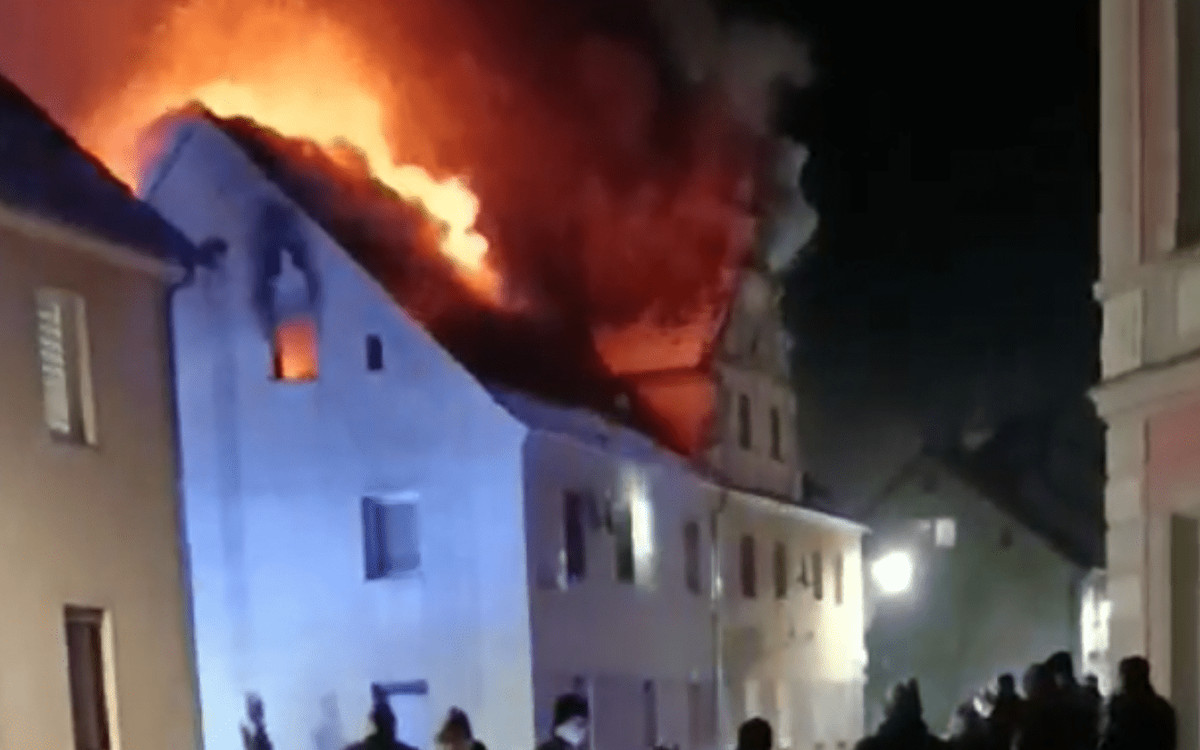 Pięć rodzin bez dachu nad głową. Ogień zniszczył im mieszkania – ruszyła zbiórka