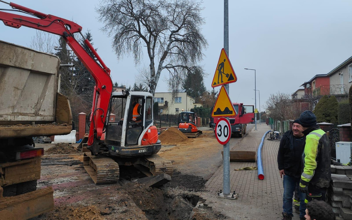 Na osiedlu w Chojnowie budują magistralę wodociągową