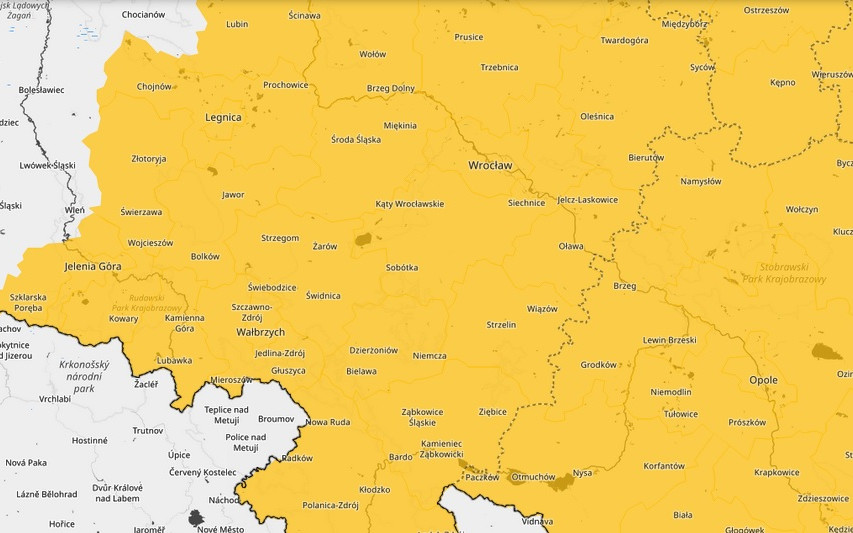 Gęste mgły, śliskie drogi i chodniki – IMGW wydało ostrzeżenia