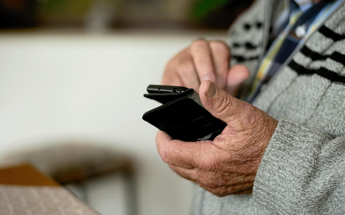 Stracił 37 tysięcy złotych. Uwierzył, że rozmawia z pracownikami banku