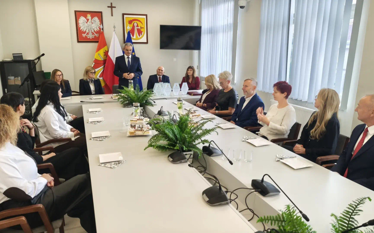 Nagrody i wyróżnienia dla pracowników oświaty Gminy Grębocice