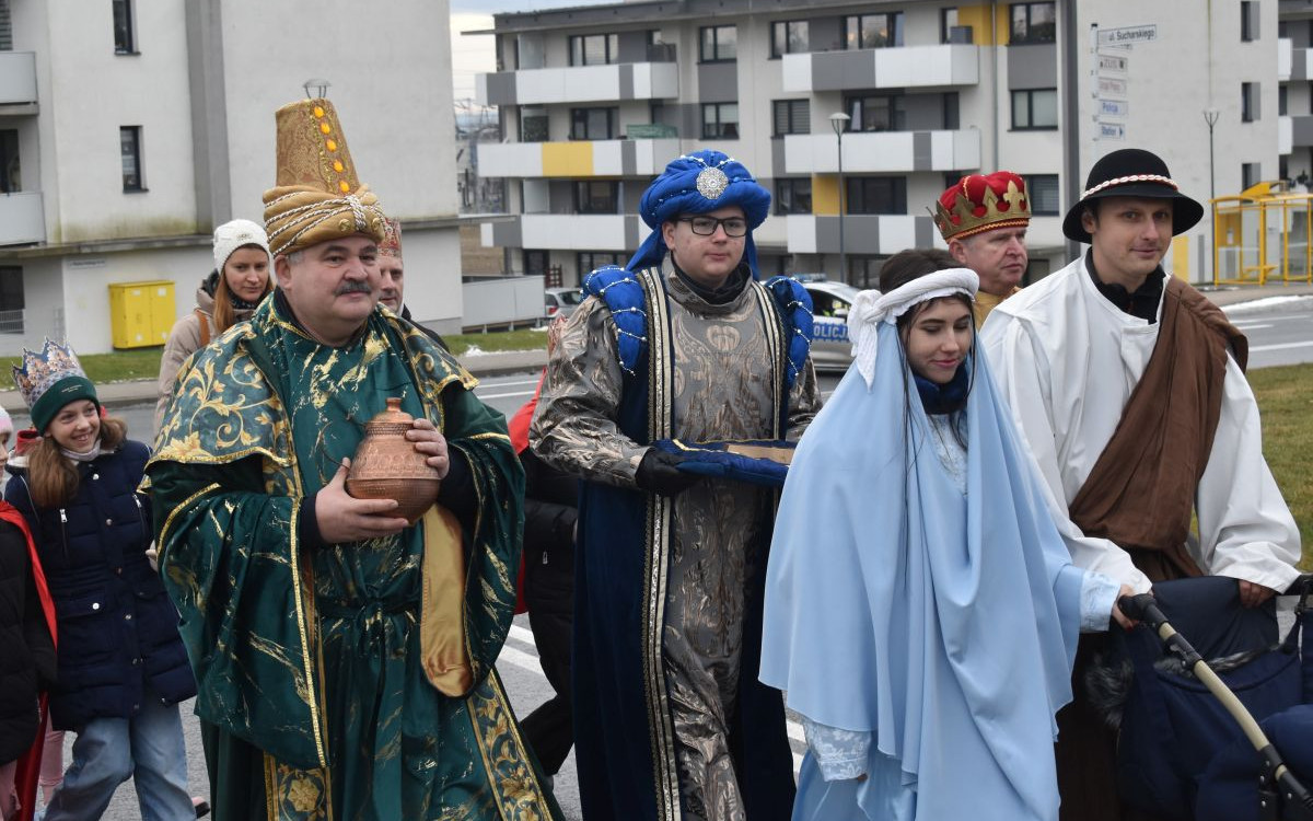 Tłumy mieszkańców Polkowic na Orszaku Trzech Króli