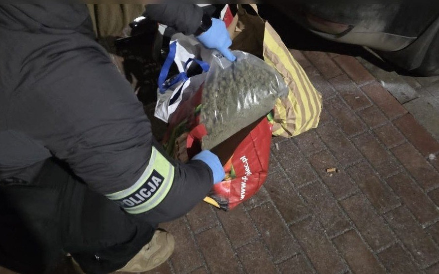 W aucie przewozili ogromne ilości narkotyków. Wszyscy zostali zatrzymani
