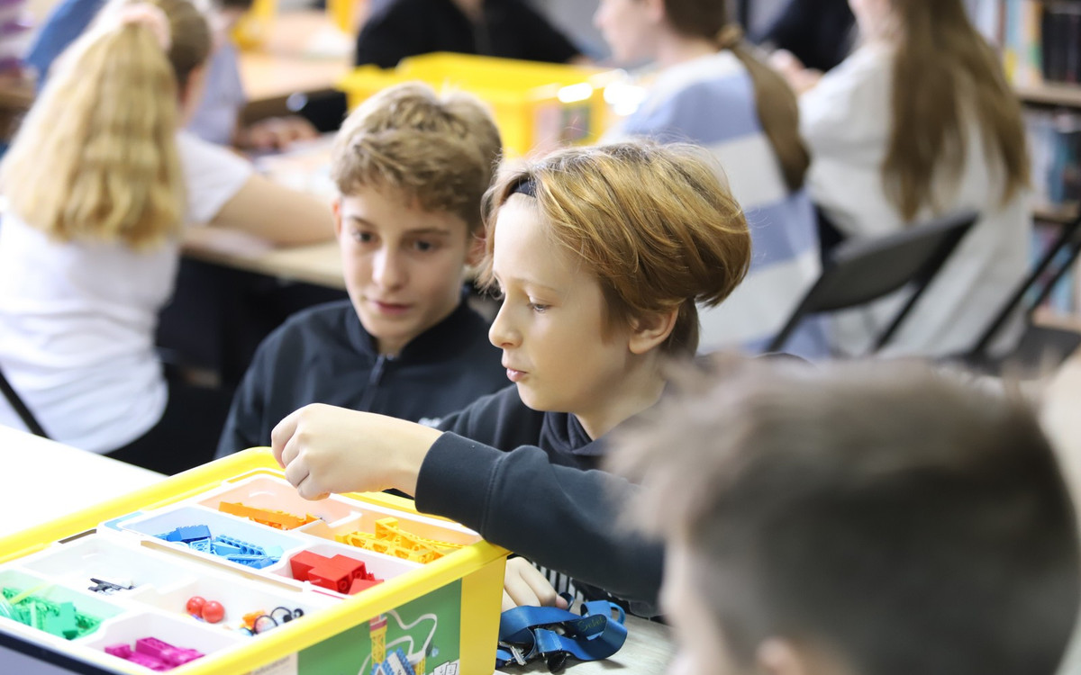 Roboty opanowały Gminną Bibliotekę Publiczną w Jerzmanowej