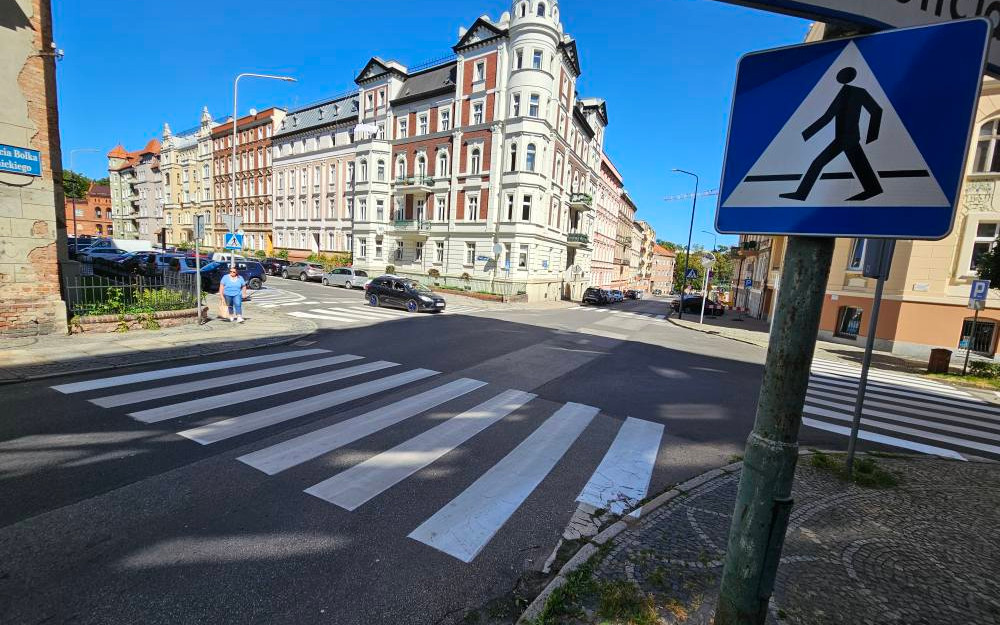 Świdnica doświetla przejścia dla pieszych. Inwestycja obejmie 31 miejsc
