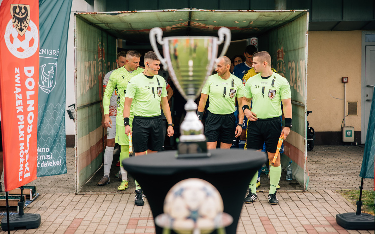 Otwórz drzwi do świata futbolu. Z gwizdkiem w dłoni