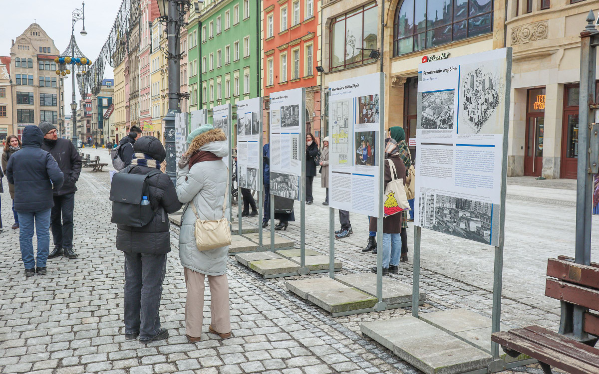 Osiedla z wielkiej płyty na wystawie„Prefabrykaty na Kwadraty”