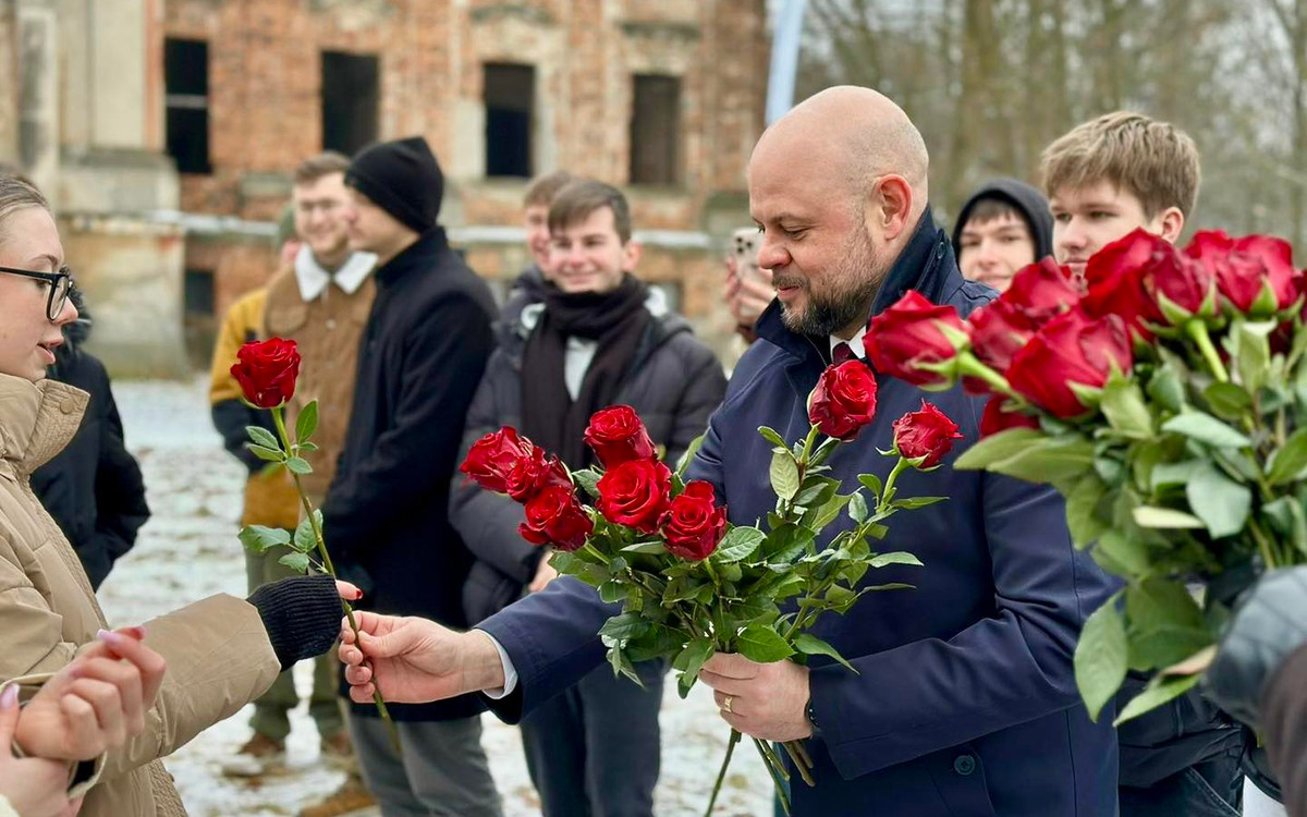 Maturzyści z Chocianowa zatańczyli tradycyjnego poloneza