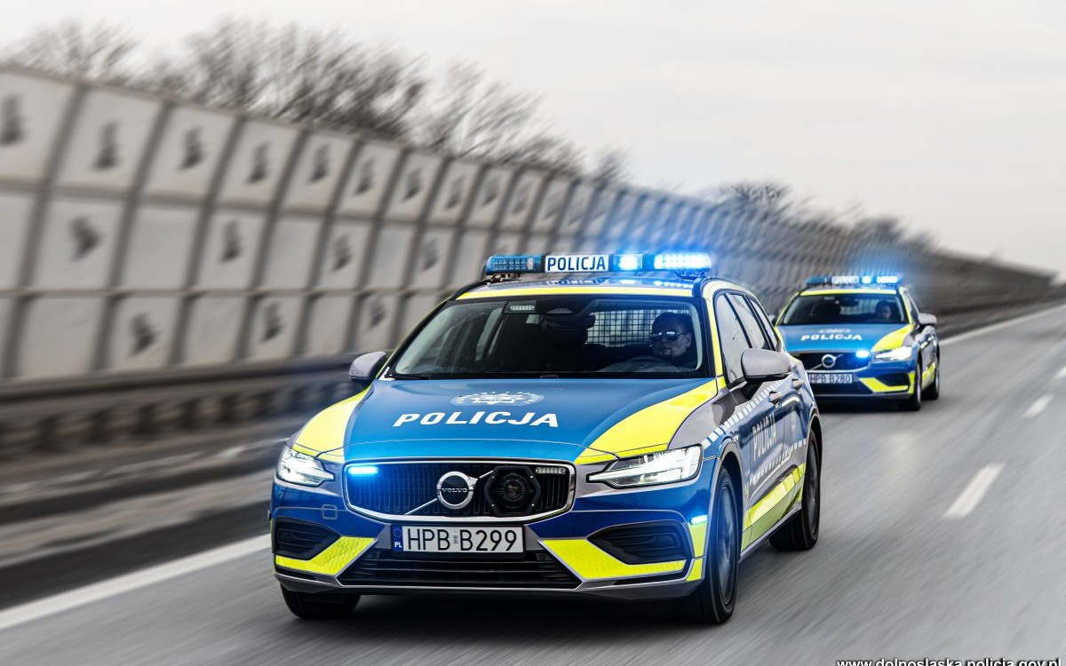 60 nowych radiowozów dla dolnośląskich policjantów
