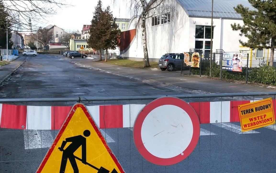 Ruszyła przebudowa ulicy Różanej w Lubaniu. Będą utrudnienia