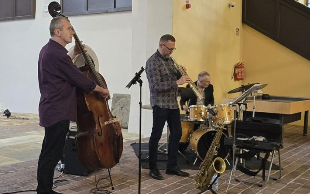 Jazzowe emocje w CKT Ewangelik – koncert Maciej Sikała Trio za nami