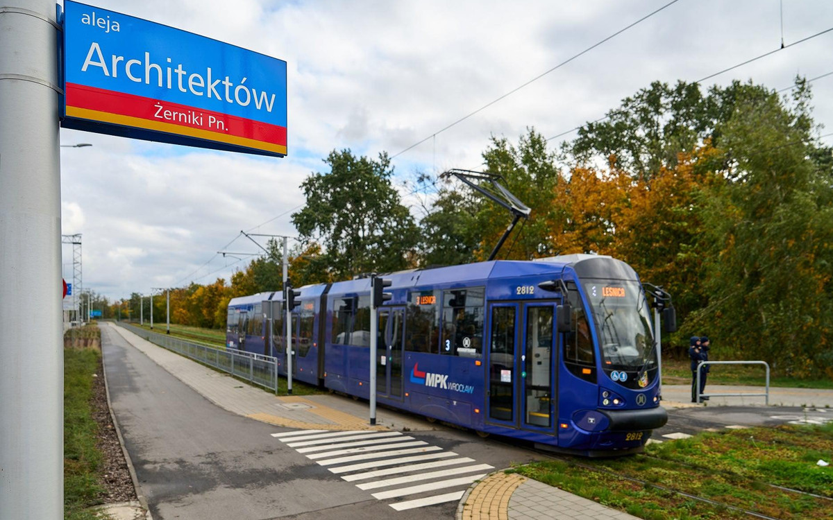 Jest projektant torowiska i pętli tramwajowej przy al. Architektów