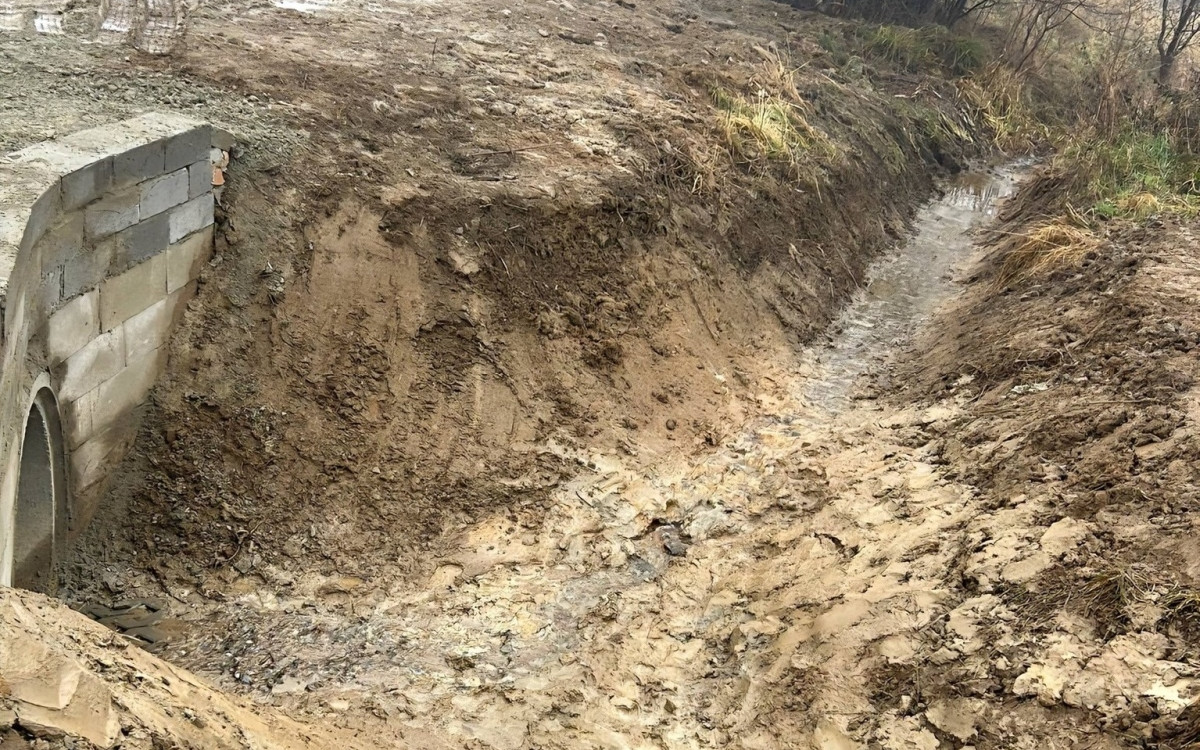 Dobiegają końca prace przy potoku w Ożarach