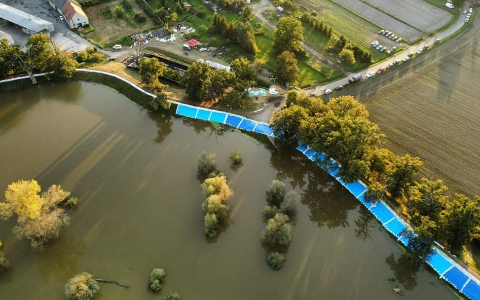 Walczą z wielką wodą. Potrzebna pomoc w Czernej!