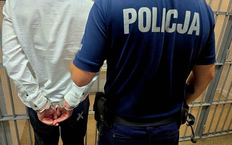 Ukradł saszetkę z telefonem, a później przekonywał policję, że ją znalazł