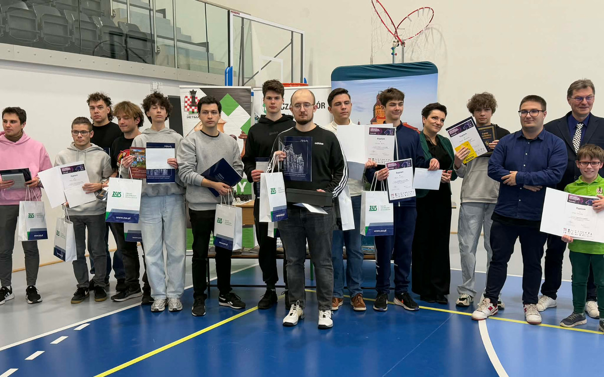 Nad szachownicami oddali hołd prof. Czesławowi Dutce