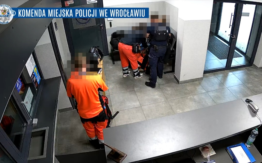 Policjanci pomogli mężczyźnie, który miał atak padaczki