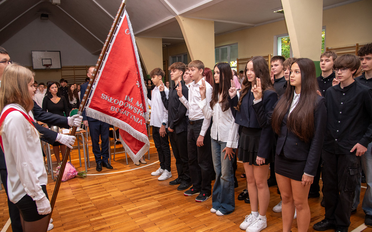 Licealiści dla nauczycieli. Świętowali Dzień Edukacji Narodowej