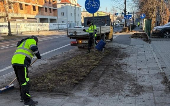 Wiosenne porządki na ulicach i chodnikach w Legnicy
